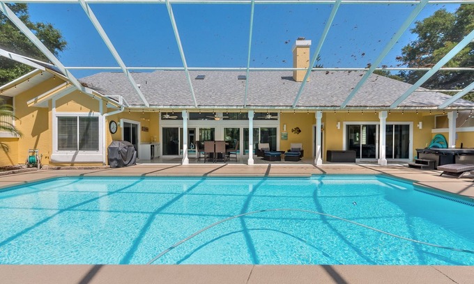 Spruce Creek House | Executive 3-Bedroom Hangar Home within Spruce Creek Fly-In, live 24 hr security.