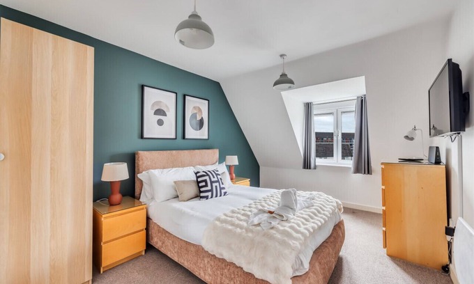 Northampton Apartment | Executive Apartment in City Centre Fast Wifi Smart TV Free Gym Access