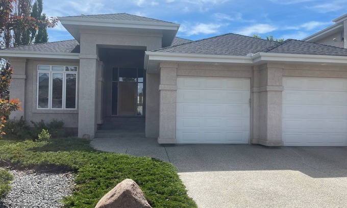 Southwest Edmonton House | Executive House in Southwest Edmonton