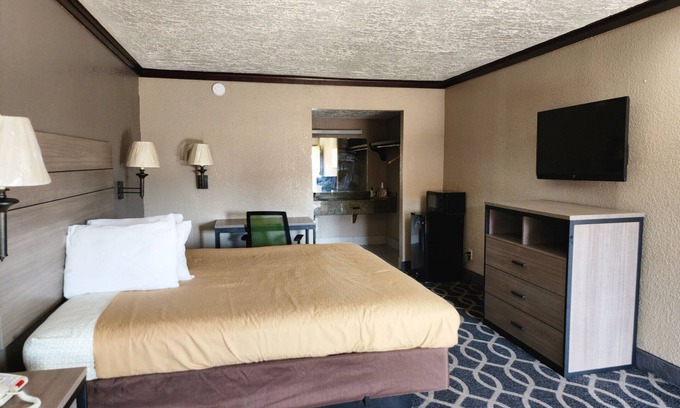 Oklahoma City Hotel | Executive Inn