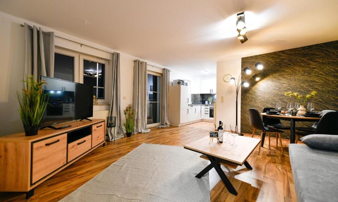 Cottbus Apartment | Exklusives-City-Apartment mit gratis Tiefgarage, Balkon, Waschtrockner, Netflix
