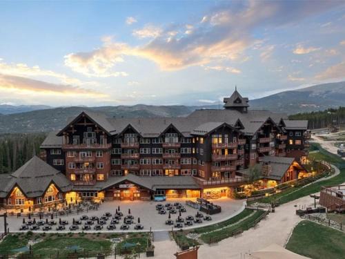 Peak 8 Apartment | Expansive 4 Bedroom Ski In, Ski Out One Ski Hill Residence Located At The Base Of Peak 8 With Beautiful Views