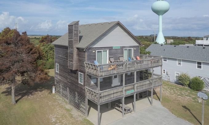South Nags Head House | Experience coastal living at Morning Star, a 5BR home in Nags Head, perfect for up to 10 guests.