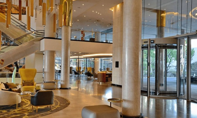 Greater Johannesburg Metropolitan Area Apartment | Experience Elegance & Comfort – Stay at Sandton Hotel’s Premier Studio