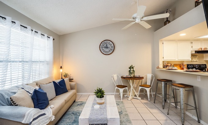 Glendale Condo | Experience Glendale near Cardinal Stadium. Quiet comfy condo with full kitchen.