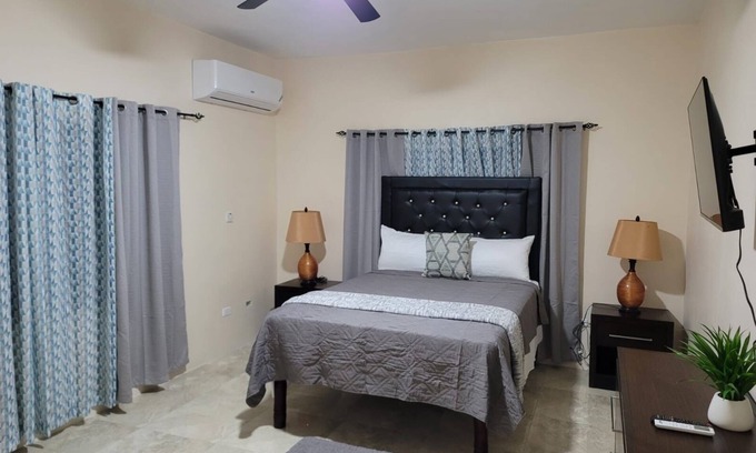 Rhyne Park Village Apartment | Experience island luxury in our bright and airy 2BD/1 BATH Apartment!๐ฏ๐ฒ๐ด