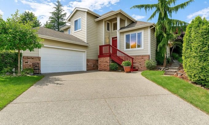 Martha Lake House | Experience Seattle Hot Tub Firepit Backyard BBQ EV2 King Bed