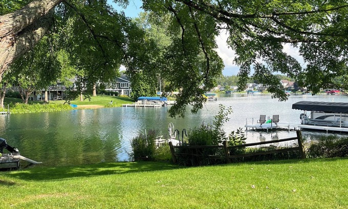 Cassopolis House | Experience the Charm of Diamond Lake