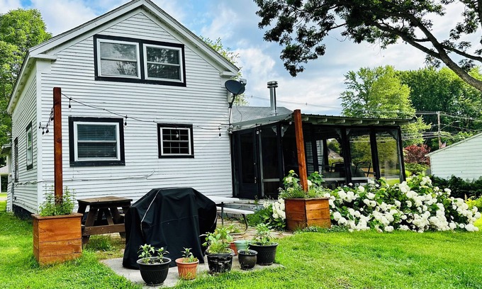 Constantia Cottage | Experience the charm of a lakefront cottage, perfect for year-round enjoyment!