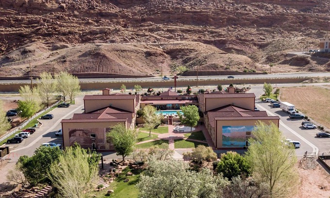 Moab House | Experience the Heart of Utah's Mountains: Ideal for Families and Adventurers!