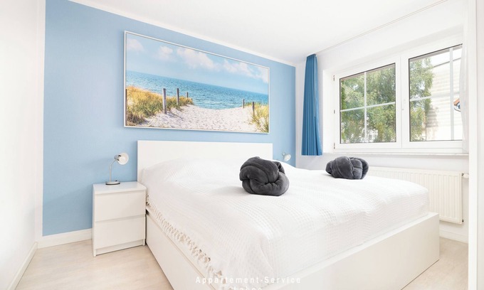 Laboe Apartment | "Experience unforgettable days in the Kapitänshaus W11 right on the beach!"