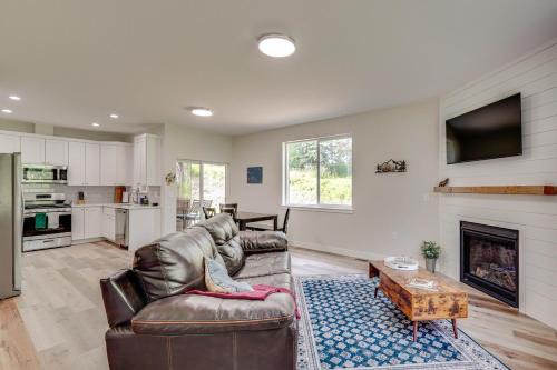 Meadow Lakes House | Explore Alaskas Playground Modern Wasilla Escape