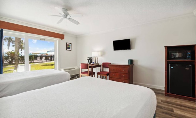 Jacksonville Hotel | Explore Local Gems from a Relaxing Beachfront Room with Outdoor Swimming Pool