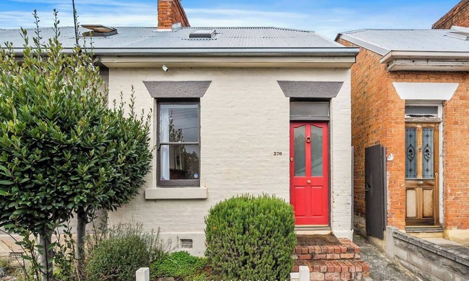 Hobart Central Business District Cottage | Explore South Hobart Village from an 1855 Cottage