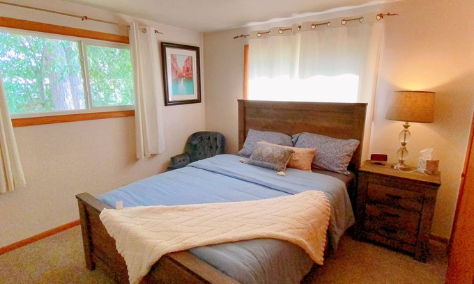 Stevens Point House | Express Gateway in Stevens Point with fully enclosed fence for backyard!