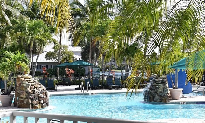 Naples Condo | Exquisite 3BR Condo in Naples l Resort Amenities