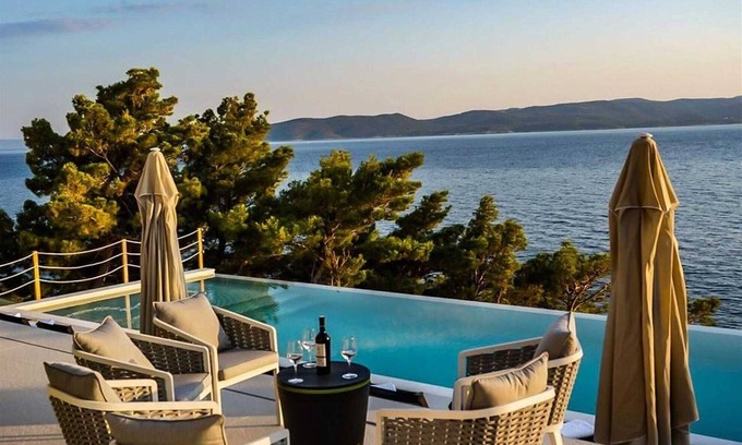 Brela Villa | Exquisite 9-Bedroom Villa for 18, with infinity pool close to the sea