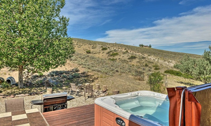 Lander Cabin | Exquisite Log Home with Lander Valley Views!