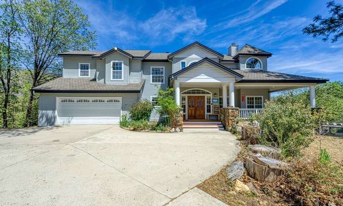 Cascadel Woods House | Exquisite mountain home, dog-friendly, fireplace, & washer/dryer