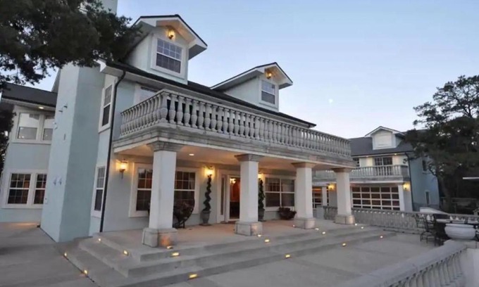 Tyrone House | Exquisite Mountain Mansion West Wing