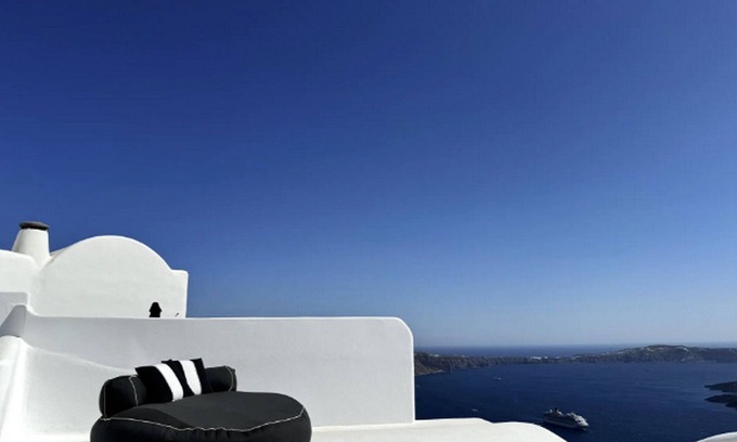 Imerovigli Villa | Exquisite Santorini Villa | Villa Kamelot | 3 Bedrooms | Spectacular Aegean Sea.