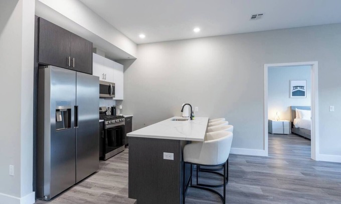 The Heights Apartment | Exquisite Suite 10 min from NYC w. Garage Parking