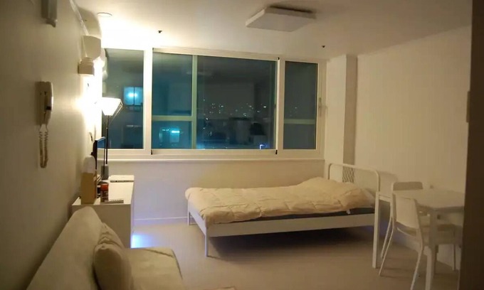Bundang-gu Apartment | Exquisite White Home in Yatap-dong; Newly Renovated space