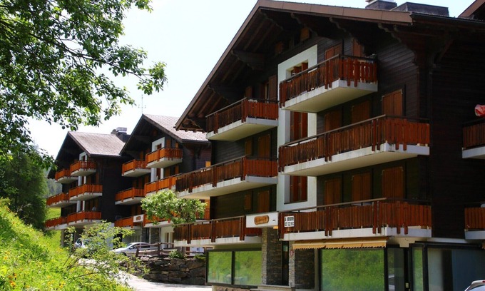 Sion Apartment | Extravagant apartment with view