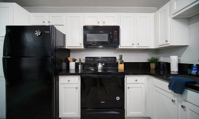 Oak Haven Apartment | ~[F] River Bank Repose Sleeps 6 Private Units~