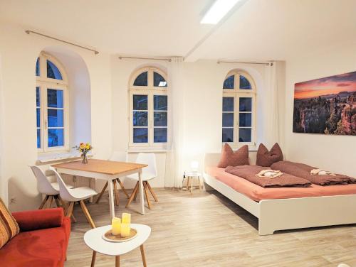 Sebnitz Apartment | F1 - Urlaubsmagie - Helle Wohnung mit Sauna & Pool