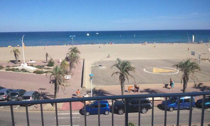 Le Grand Large Apartment | F2 facing the sea in Canet en Roussillon