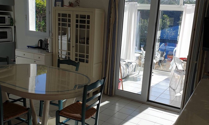 Vic-la-Gardiole House | F3 house 20 minutes from the sea with verandas and ornamental garden.