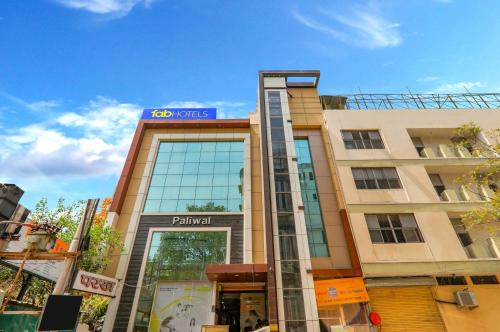 Kanpur Hotel | FabExpress The Mall Inn