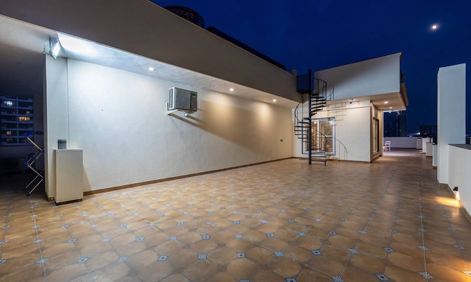 DLF Phase 5 Hotel | Fabhotel Exotica Avenue