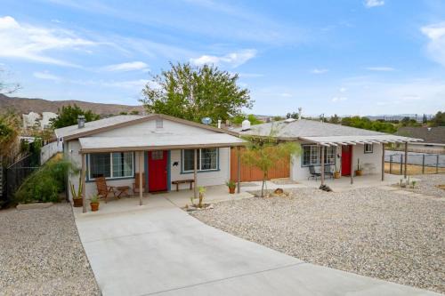 Joshua Tree Villa | Fable by AvantStay 2 Unique Spaces w Bowling Hot Tub Fire Pit Large Yard