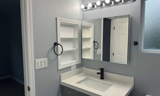 Roosevelt House | Fabulous 1b1b with AC in Redwood City