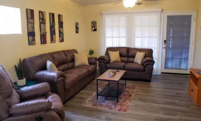 Keeling Condo | Fabulous 2-bedroom Tucson condo with cook-ready kitchen & AC, 5 min. from UofA.