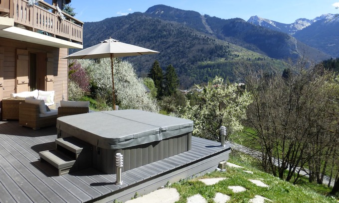 Seytroux Ski Chalet | Fabulous Living with Jacuzzi/Sauna and specatcular views Nr Morzine.