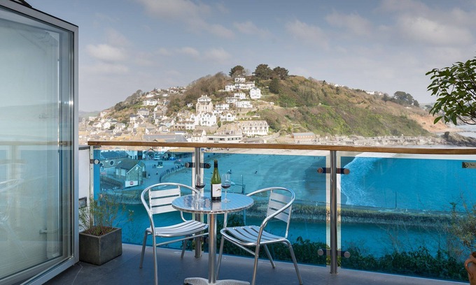 West Looe House | Fabulous modern apartment with sensational views.