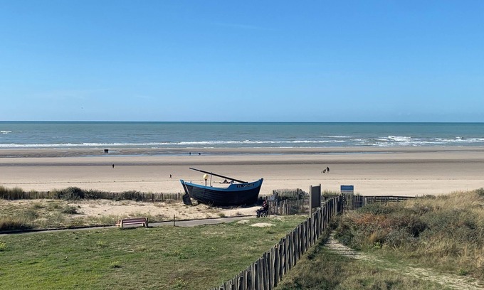 Berck-sur-Mer Apartment | Face MER Pieds Dans L'eau Duplex 4 Chambres 150 M2 8-12 Personnes, Parking ,wifi