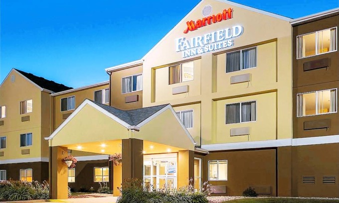 Oshkosh Hotel | Fairfield Inn & Suites Oshkosh