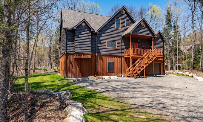 Lake Placid House | Fairway Mountain Lodge- Unlimited Golf Passes!