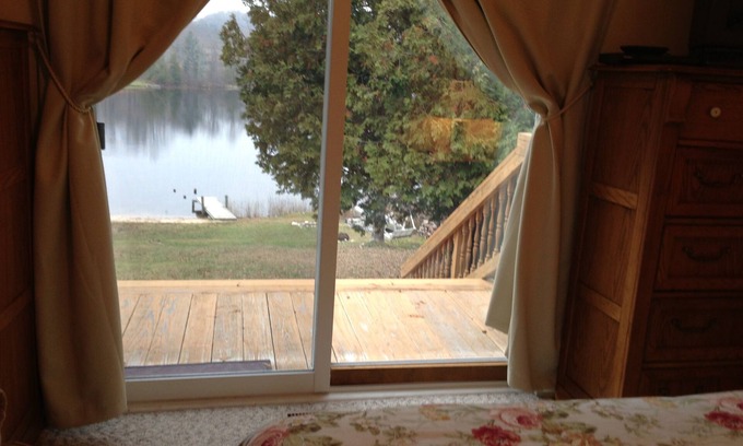 Central Lake House | Fall Color into November@Bright Lake Home: Country Living w/Modern Comforts!