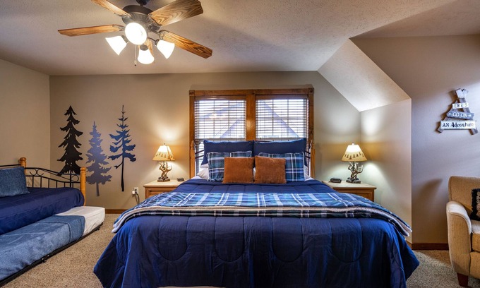 Reeds Spring Cabin | Fall colors - Holidays-Golf-Tennis-Coffee bar-Resort-close to Silver Dollar City