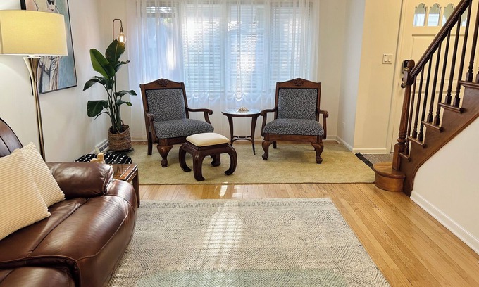 Lake Forest House | Fall Escape Near Naval Base & Beach