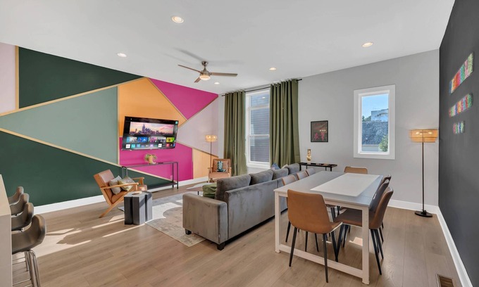 Nashville House | Fall rooftop deck, game room, skyline views near Broadway and Ryman