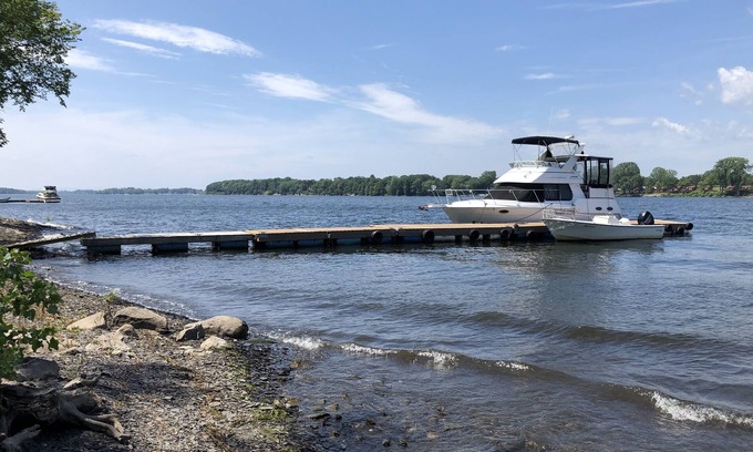 North Hero House | FALL SALE FOLIAGE OR FISHING—2026 SEASON OPEN!nWATERFRONT, DOCK, LAUNCH, FISHING
