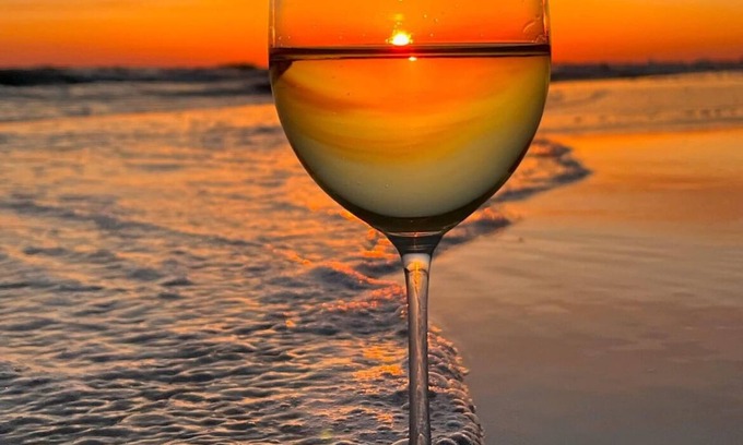 Miramar Beach House | FALL SPECIALS, 5 MIN 2 BCH, 2 KING SUITES, 2.5 BATH, POOL, 2 free spots park