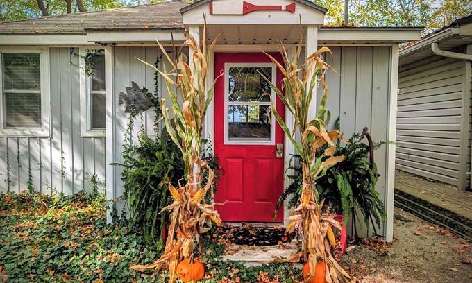 Central Huron Cottage | Fall Vibes at Summerset Cottage, Lakeview Hot Tub