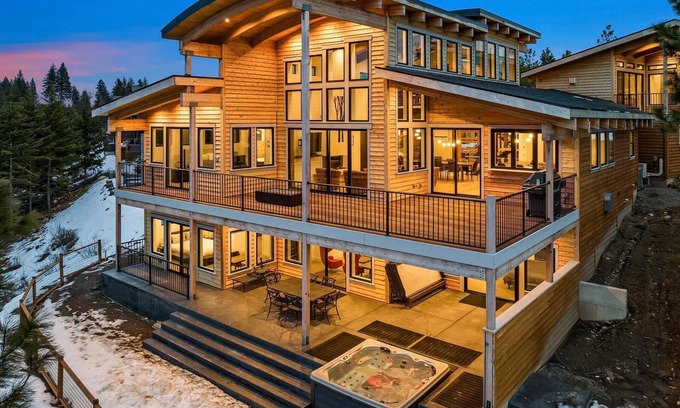 Cle Elum House | Fall-Winter fun! 5bd/4.5ba with spectacular views in the center of the resort!